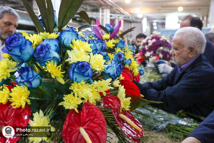 گل‌آرایی حرم مطهر رضوی در شب میلاد امام رضا علیه‌السلام