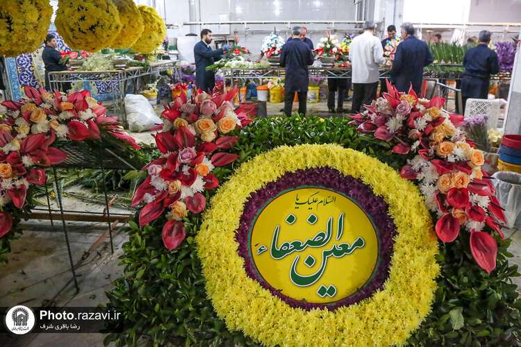 گل‌آرایی حرم مطهر رضوی در شب میلاد امام رضا علیه‌السلام