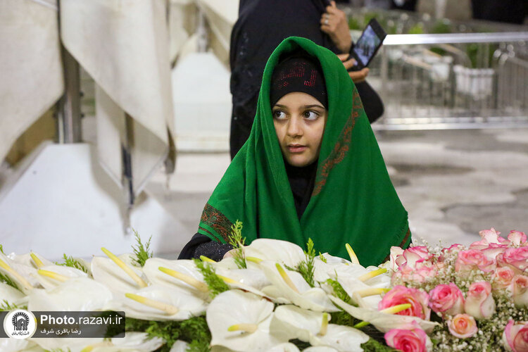گل‌آرایی حرم مطهر رضوی در شب میلاد امام رضا علیه‌السلام