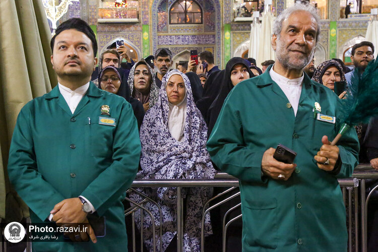 گل‌آرایی حرم مطهر رضوی در شب میلاد امام رضا علیه‌السلام