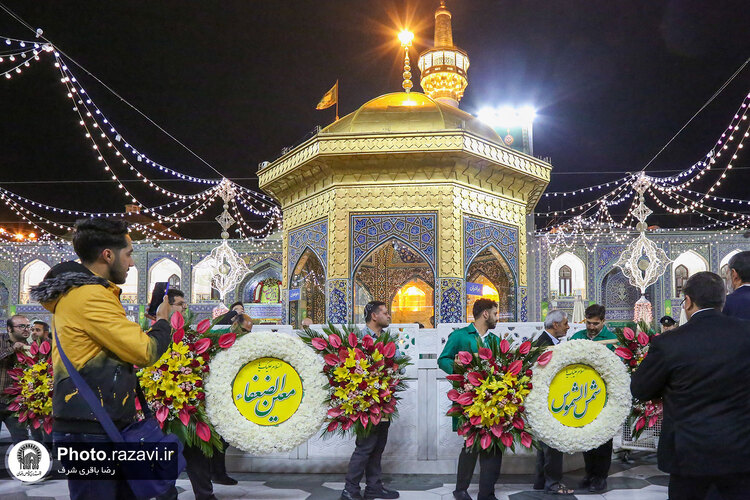 گل‌آرایی حرم مطهر رضوی در شب میلاد امام رضا علیه‌السلام