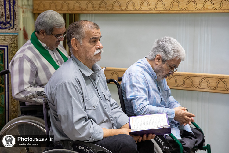 غبارروبی ضریح مطهر رضوی در آستانه دهه «ولایت و امامت»