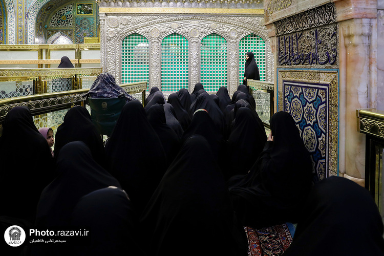 غبارروبی ضریح مطهر رضوی در آستانه دهه «ولایت و امامت»
