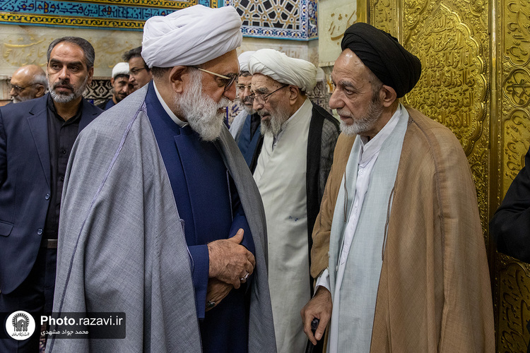 غبارروبی ضریح مطهر رضوی در آستانه دهه «ولایت و امامت»