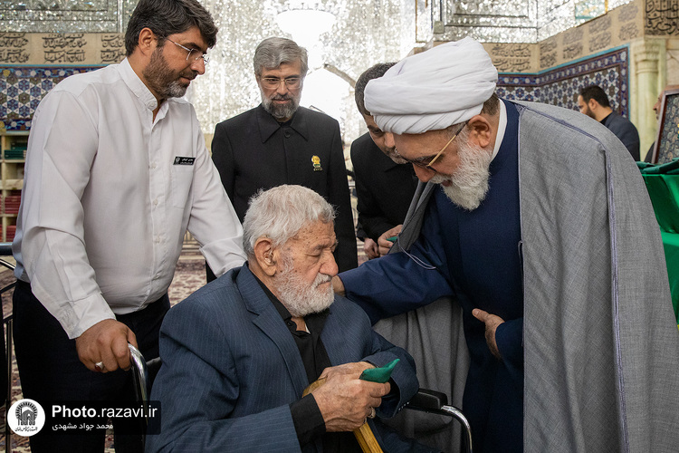 غبارروبی ضریح مطهر رضوی در آستانه دهه «ولایت و امامت»