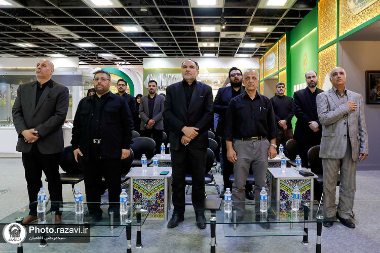 اهدای مدال‌های محمد بهبودی به موزه آستان قدس رضوی