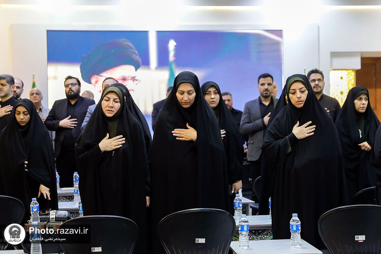 اهدای مدال‌های محمد بهبودی به موزه آستان قدس رضوی