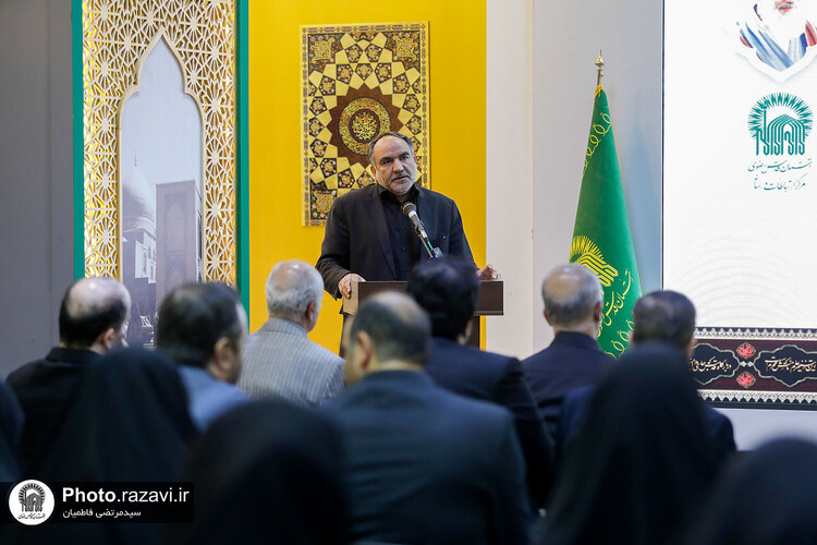 اهدای مدال‌های محمد بهبودی به موزه آستان قدس رضوی