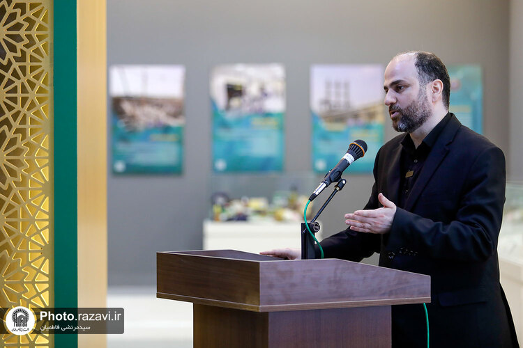 اهدای مدال‌های محمد بهبودی به موزه آستان قدس رضوی