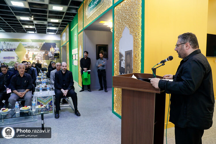 اهدای مدال‌های محمد بهبودی به موزه آستان قدس رضوی