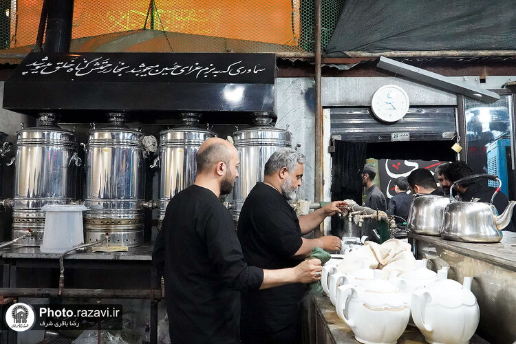 پذیرایی از زائران بارگاه منور رضوی در مواکب حسینی