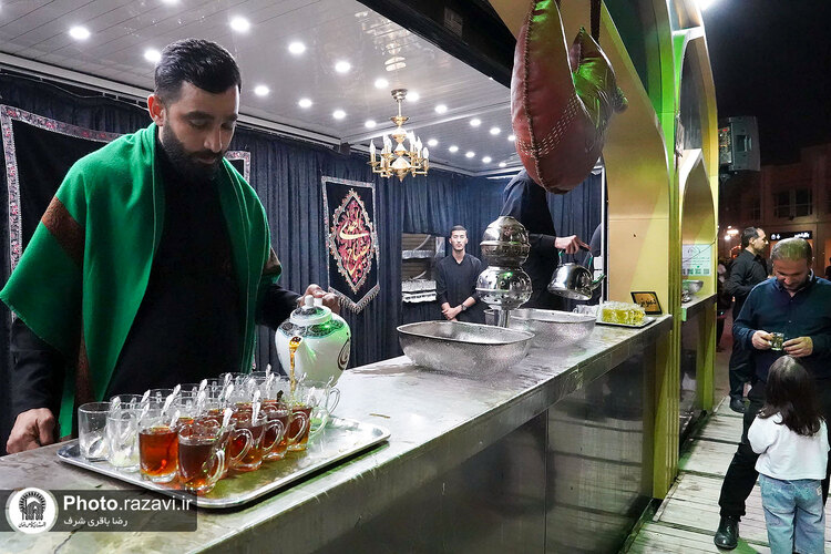 پذیرایی از زائران بارگاه منور رضوی در مواکب حسینی