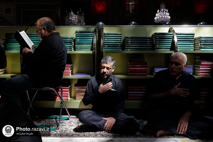 مراسم مقتل خوانی روز عاشورا در حرم مطهر رضوی