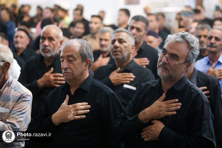 اجرای نیت موقوفه مهدی قلی خان قرایی در حرم مطهر رضوی