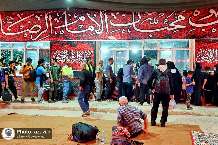 خدمت رسانی به زائران اربعین حسینی در مرز شلمچه