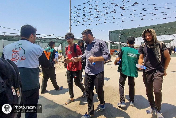 خدمت رسانی به زائران اربعین حسینی در مرز شلمچه