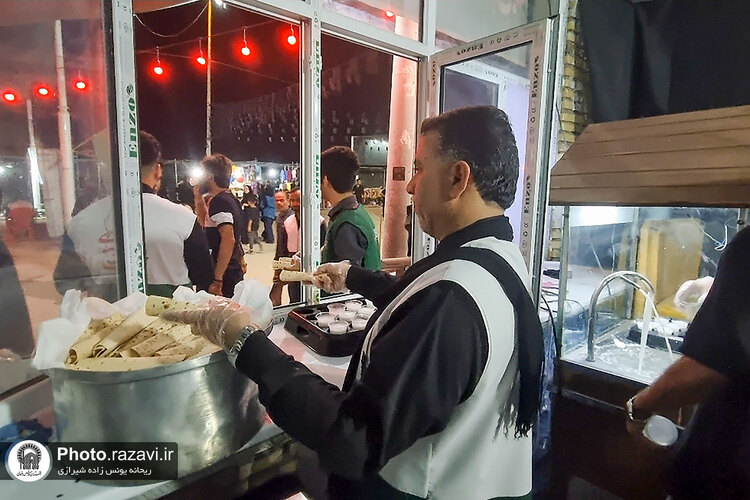 خدمت رسانی به زائران اربعین حسینی در مرز شلمچه