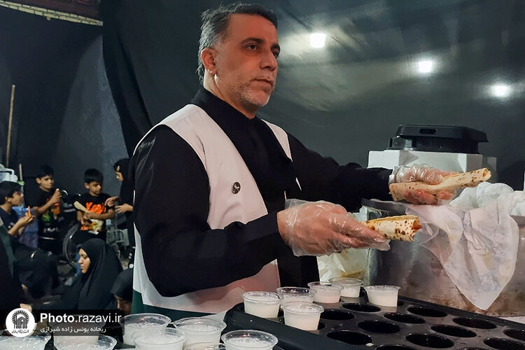 خدمت رسانی به زائران اربعین حسینی در مرز شلمچه