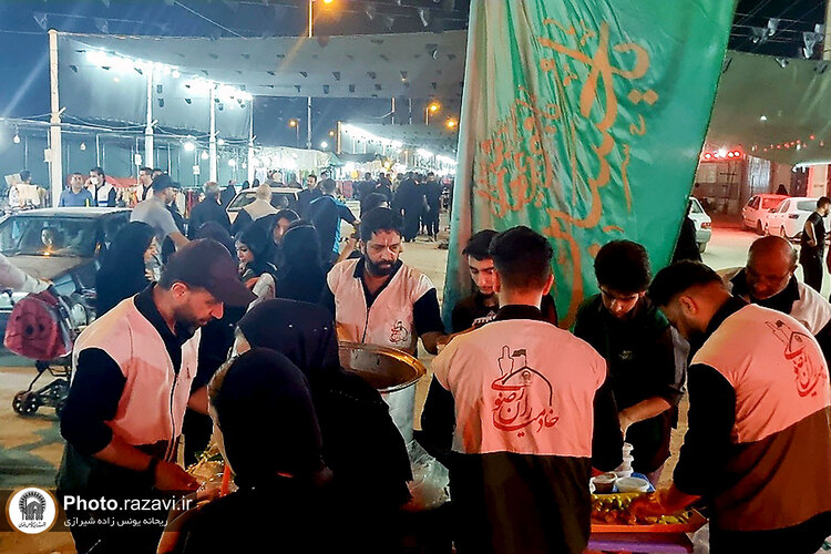 خدمت رسانی به زائران اربعین حسینی در مرز شلمچه