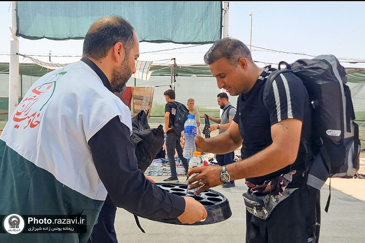 خدمت رسانی به زائران اربعین حسینی در مرز شلمچه