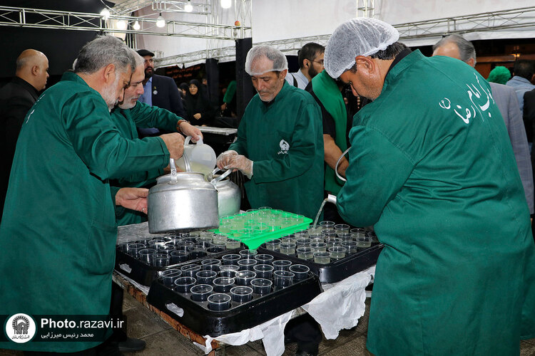 خدمت رسانی موکب امام رضا علیه سلام در جوار حرم مطهر کریمه اهل‌بیت (ع)