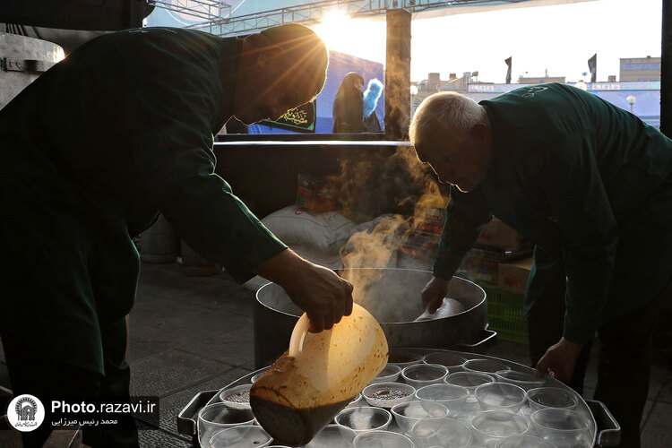 خدمت رسانی موکب امام رضا علیه سلام در جوار حرم مطهر کریمه اهل‌بیت (ع)