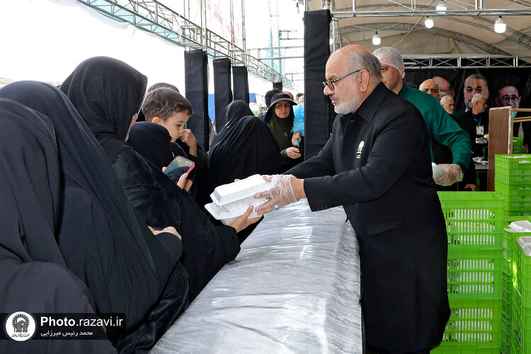 خدمت رسانی موکب امام رضا علیه سلام در جوار حرم مطهر کریمه اهل‌بیت (ع)