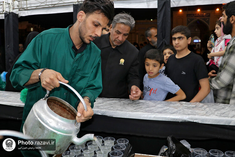 خدمت رسانی موکب امام رضا علیه سلام در جوار حرم مطهر کریمه اهل‌بیت (ع)