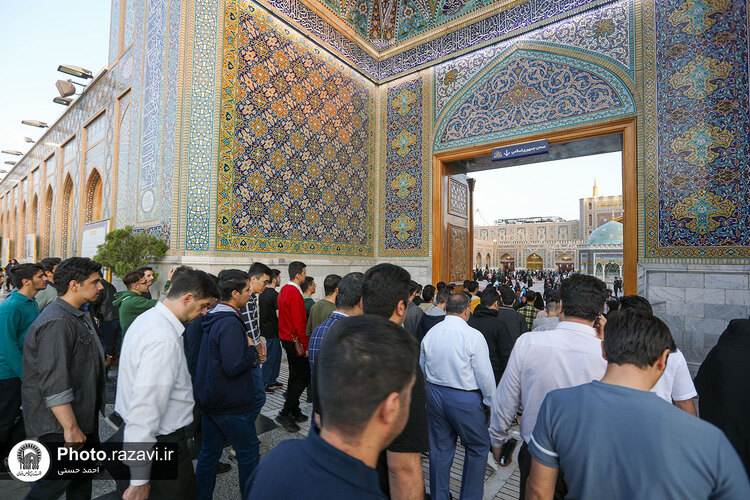 تشرف دانشجویان جدیدالورود دانشگاه علم و صنعت به حرم مطهر رضوی