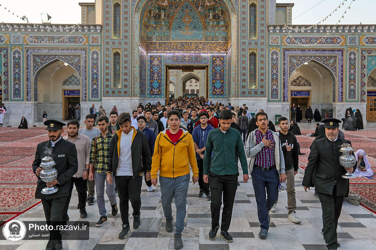 تشرف دانشجویان جدیدالورود دانشگاه علم و صنعت به حرم مطهر رضوی