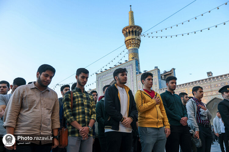 تشرف دانشجویان جدیدالورود دانشگاه علم و صنعت به حرم مطهر رضوی