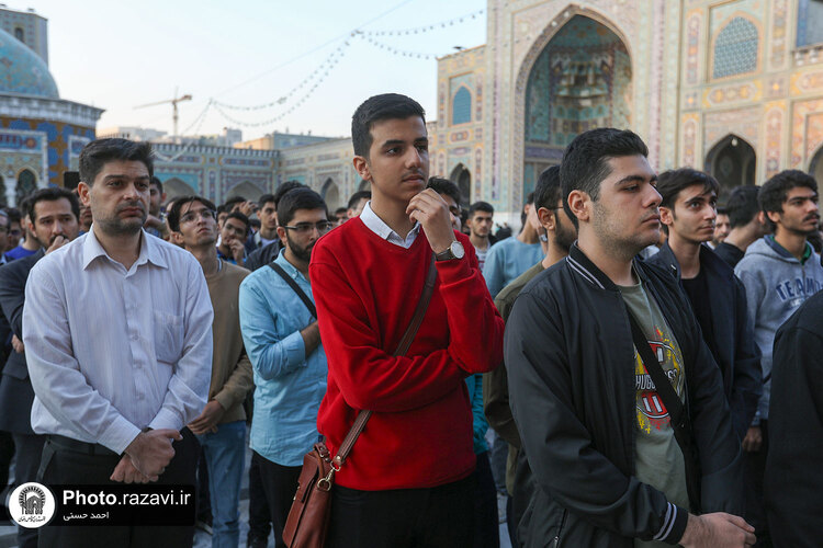 تشرف دانشجویان جدیدالورود دانشگاه علم و صنعت به حرم مطهر رضوی