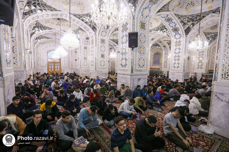 تشرف دانشجویان جدیدالورود دانشگاه علم و صنعت به حرم مطهر رضوی