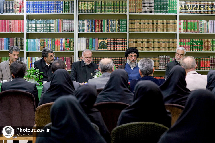 اهدای 1483 منبع مطالعاتی به کتابخانه آستان قدس رضوی