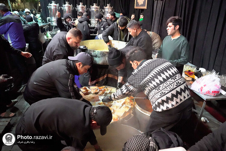 پذیرایی از زائران بارگاه منور رضوی در مواکب حرم مطهر