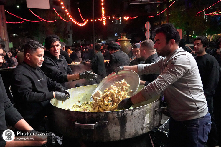 پذیرایی از زائران بارگاه منور رضوی در مواکب حرم مطهر