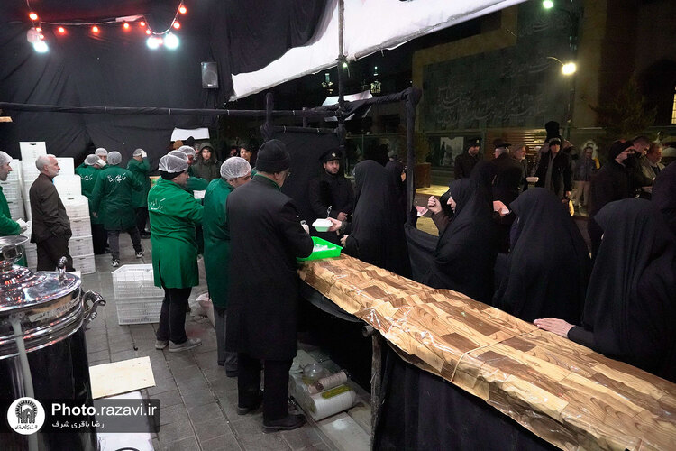 پذیرایی از زائران بارگاه منور رضوی در مواکب حرم مطهر