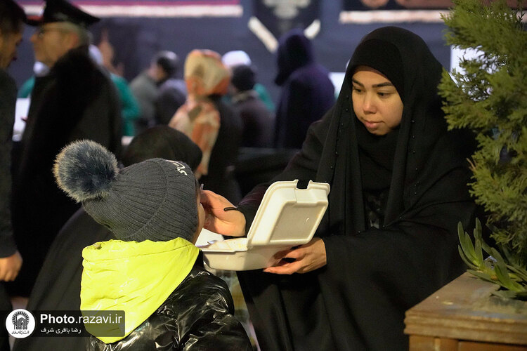 پذیرایی از زائران بارگاه منور رضوی در مواکب حرم مطهر