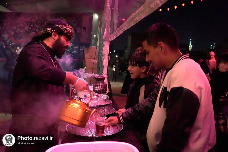 پذیرایی از زائران بارگاه منور رضوی در مواکب حرم مطهر