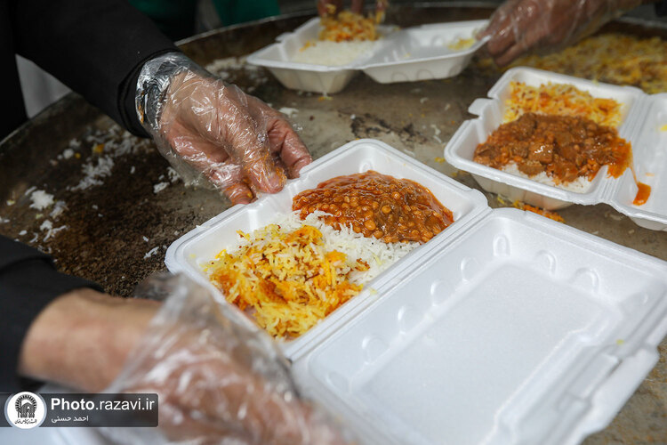 پذیرایی از زائران بارگاه منور رضوی در مواکب حرم مطهر