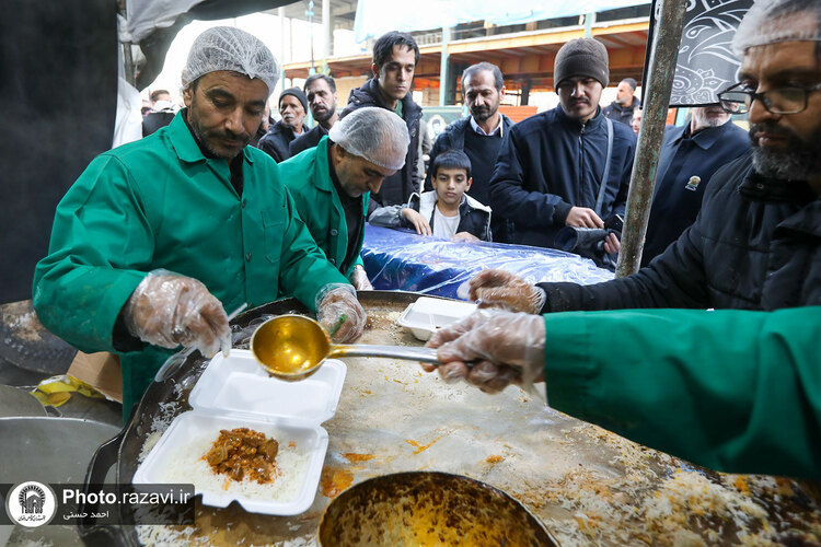 پذیرایی از زائران بارگاه منور رضوی در مواکب حرم مطهر