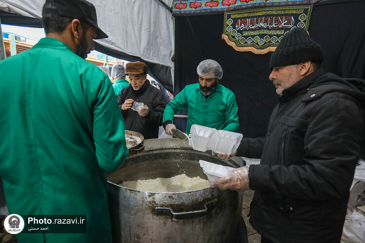پذیرایی از زائران بارگاه منور رضوی در مواکب حرم مطهر