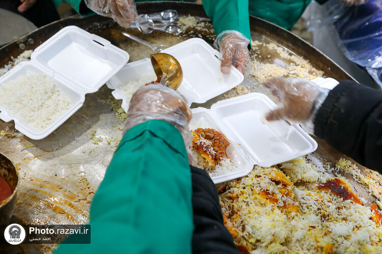 پذیرایی از زائران بارگاه منور رضوی در مواکب حرم مطهر