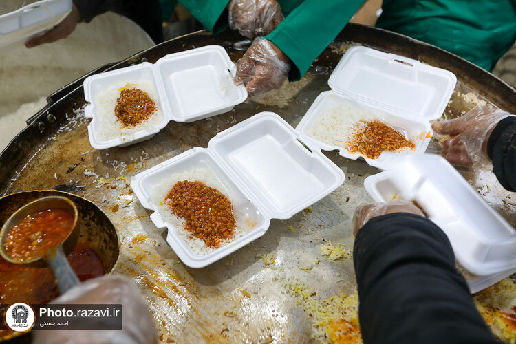 پذیرایی از زائران بارگاه منور رضوی در مواکب حرم مطهر