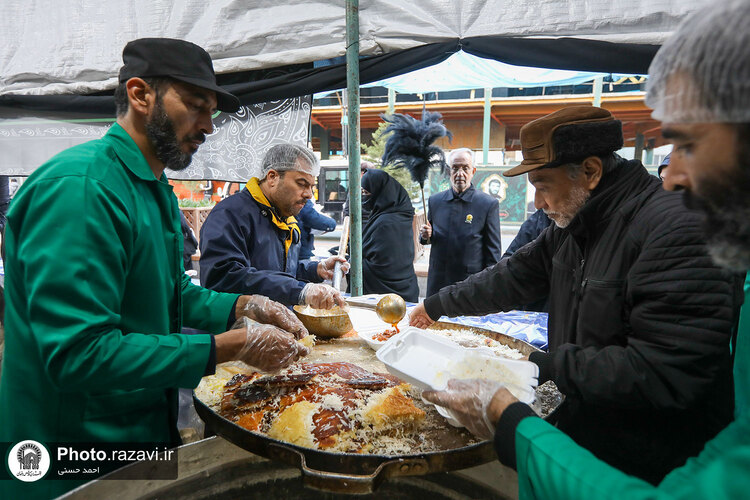 پذیرایی از زائران بارگاه منور رضوی در مواکب حرم مطهر