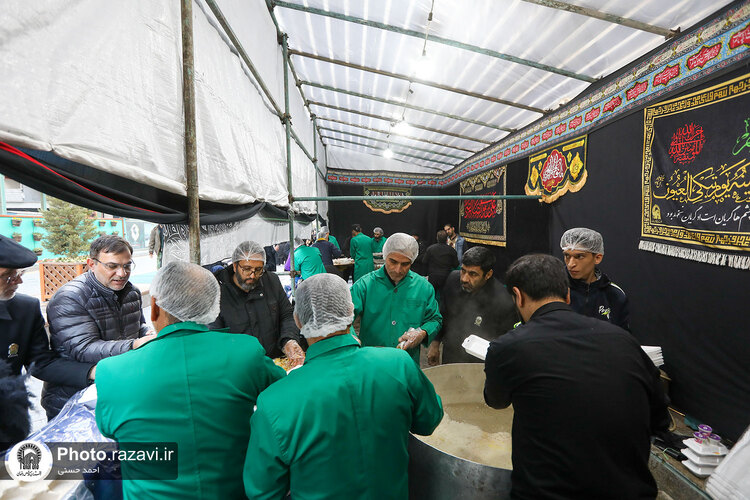 پذیرایی از زائران بارگاه منور رضوی در مواکب حرم مطهر