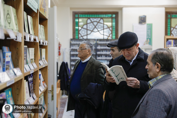 بازدید اساتید کشور تاجیکستان از کتابخانه مرکزی آستان قدس رضوی
