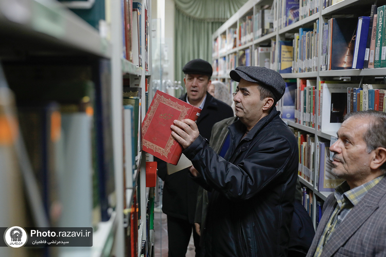 بازدید اساتید کشور تاجیکستان از کتابخانه مرکزی آستان قدس رضوی