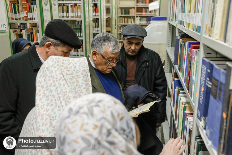 بازدید اساتید کشور تاجیکستان از کتابخانه مرکزی آستان قدس رضوی