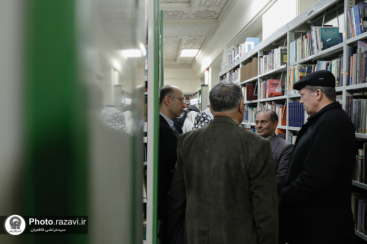 بازدید اساتید کشور تاجیکستان از کتابخانه مرکزی آستان قدس رضوی